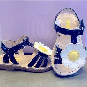 5/$25 Gymboree Black Sandals with Daisy Flower Toddler Girls Size 5